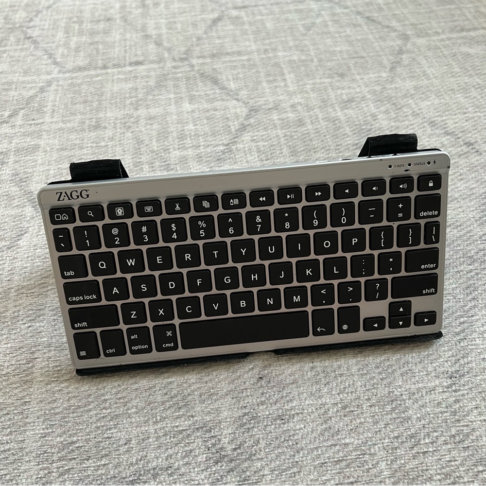 Zagg Bluetooth Keyboard And Case For Apple IOS & Android - Picture 6 of 9